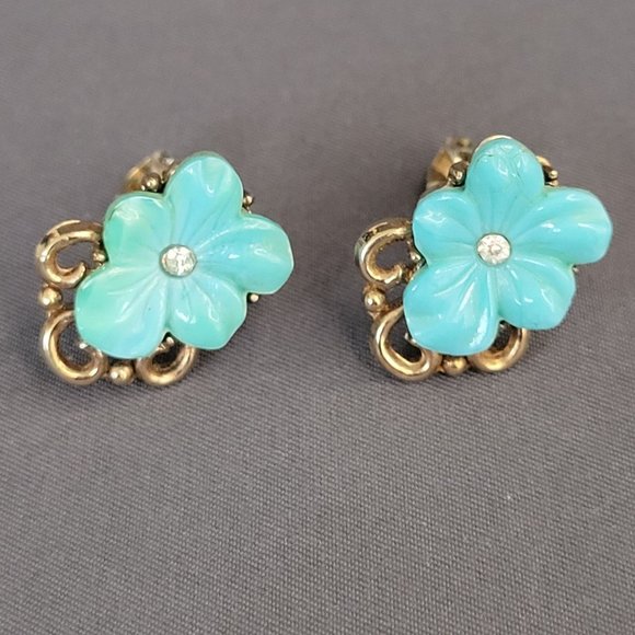 Crown Trifari Gold Tone Molded Glass Flower Brooch and Earrings Set A Philippe - Picture 6 of 13